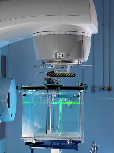 medical-radiotherapy-linear-accelerator-andrew-brookes-national-physical-laboratoryscience-photo-library